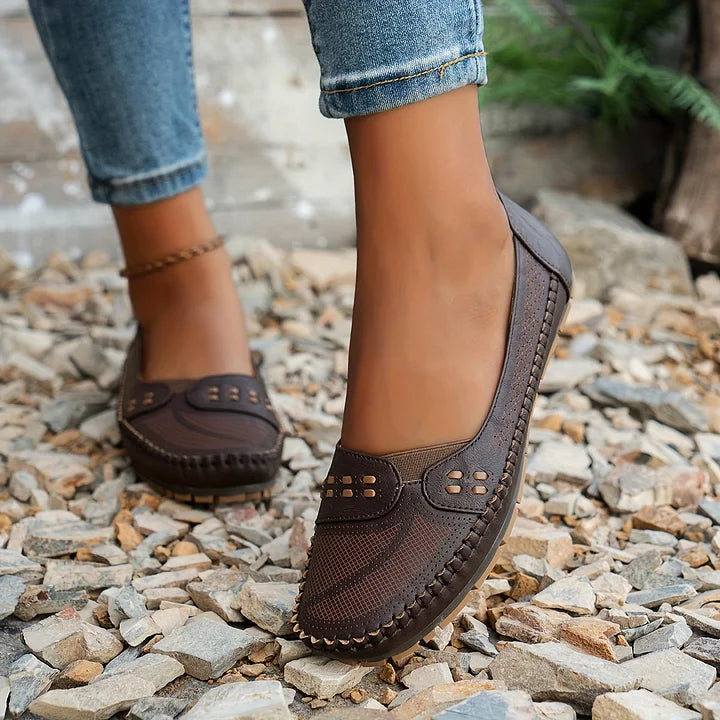 Stilfulde Ortopædiske Sko Dame | Komfort Slip-On Fladsko med Perforeret Design