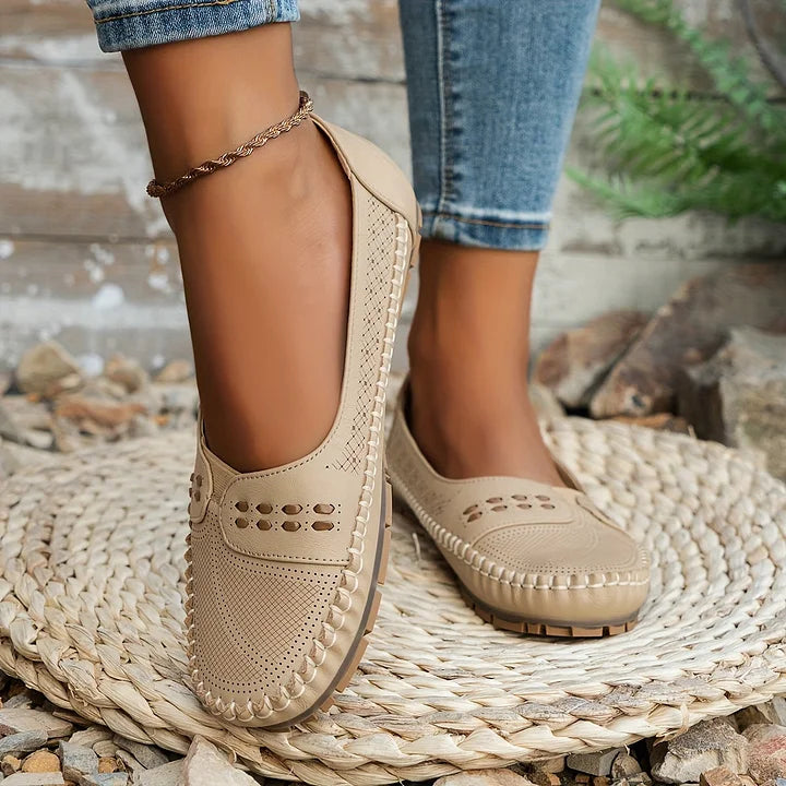 Stilfulde Ortopædiske Sko Dame | Komfort Slip-On Fladsko med Perforeret Design