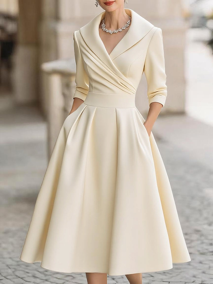 Dimissions Kjole | Elegant Midi Kjole med Wrap Krave & Plisseret A-Linje Skørt