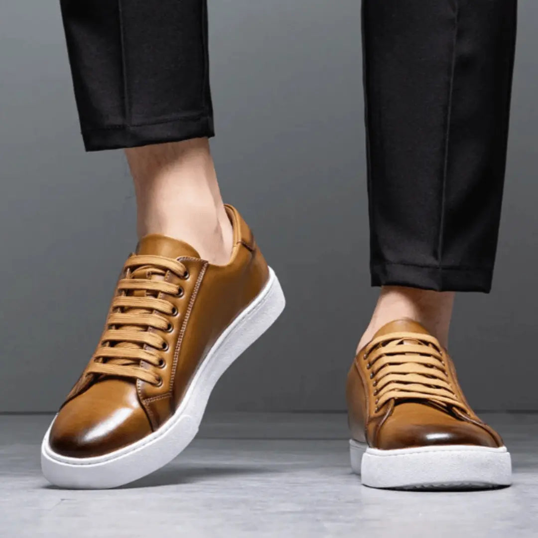 Lavskåret Læder Platform Sneakers med Snørebånd | Minimalistisk Hverdagssko
