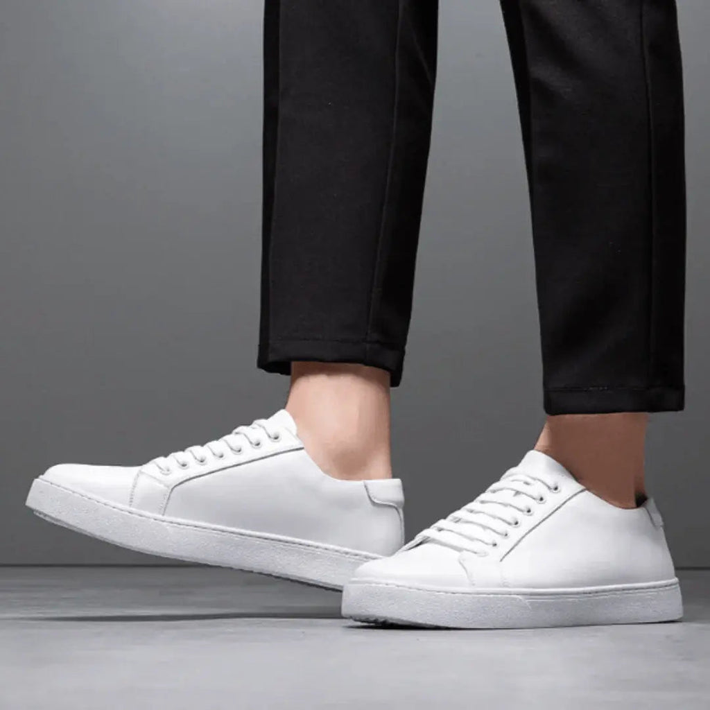 Lavskåret Læder Platform Sneakers med Snørebånd | Minimalistisk Hverdagssko