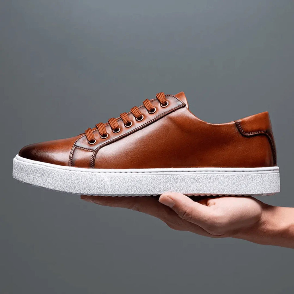 Lavskåret Læder Platform Sneakers med Snørebånd | Minimalistisk Hverdagssko