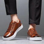 Lavskåret Læder Platform Sneakers med Snørebånd | Minimalistisk Hverdagssko