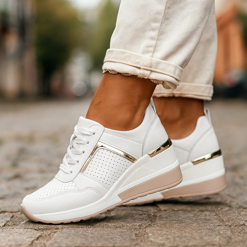 Dame Sneakers med Skjult Kilehæl | Elegant Hverdagsbrug — Læder Perforeret Panel
