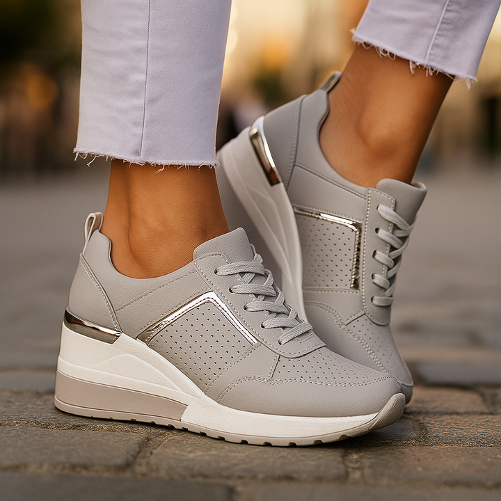 Dame Sneakers med Skjult Kilehæl | Elegant Hverdagsbrug — Læder Perforeret Panel