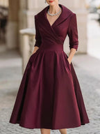 Dimissions Kjole | Elegant Midi Kjole med Wrap Krave & Plisseret A-Linje Skørt