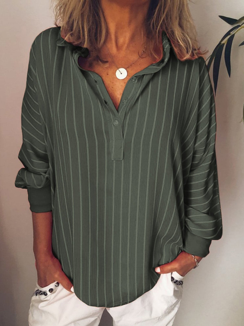 Stribet Skjortebluse med Halvknaplukning og Lange Ærmer | Casual Bluse & Sommerbluse