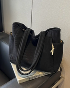 Ribbet Tote Bag med Snøredetalje | Hverdagstaske til Kvinder