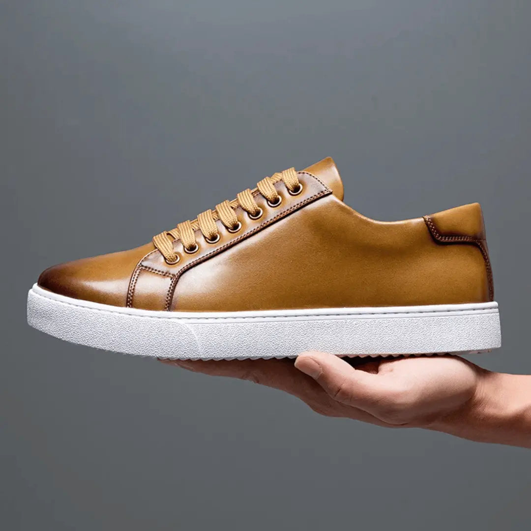 Lavskåret Læder Platform Sneakers med Snørebånd | Minimalistisk Hverdagssko