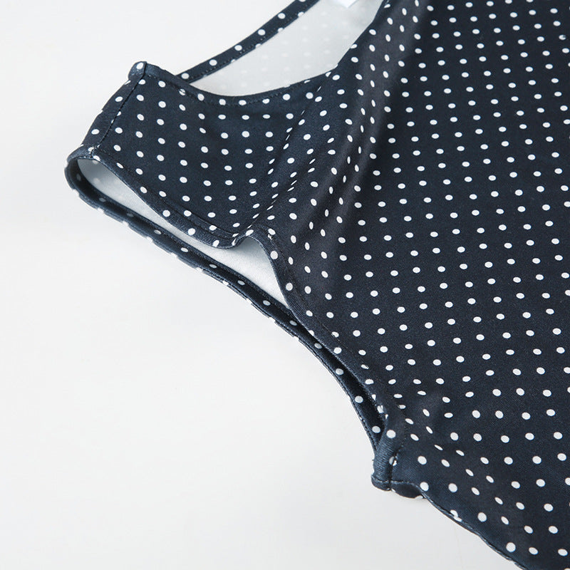 Kvinders ærmeløs polka dot mini kjole med tætsiddende talje