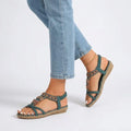 Teal Spirit | Flad sandal med remme og vedhæng