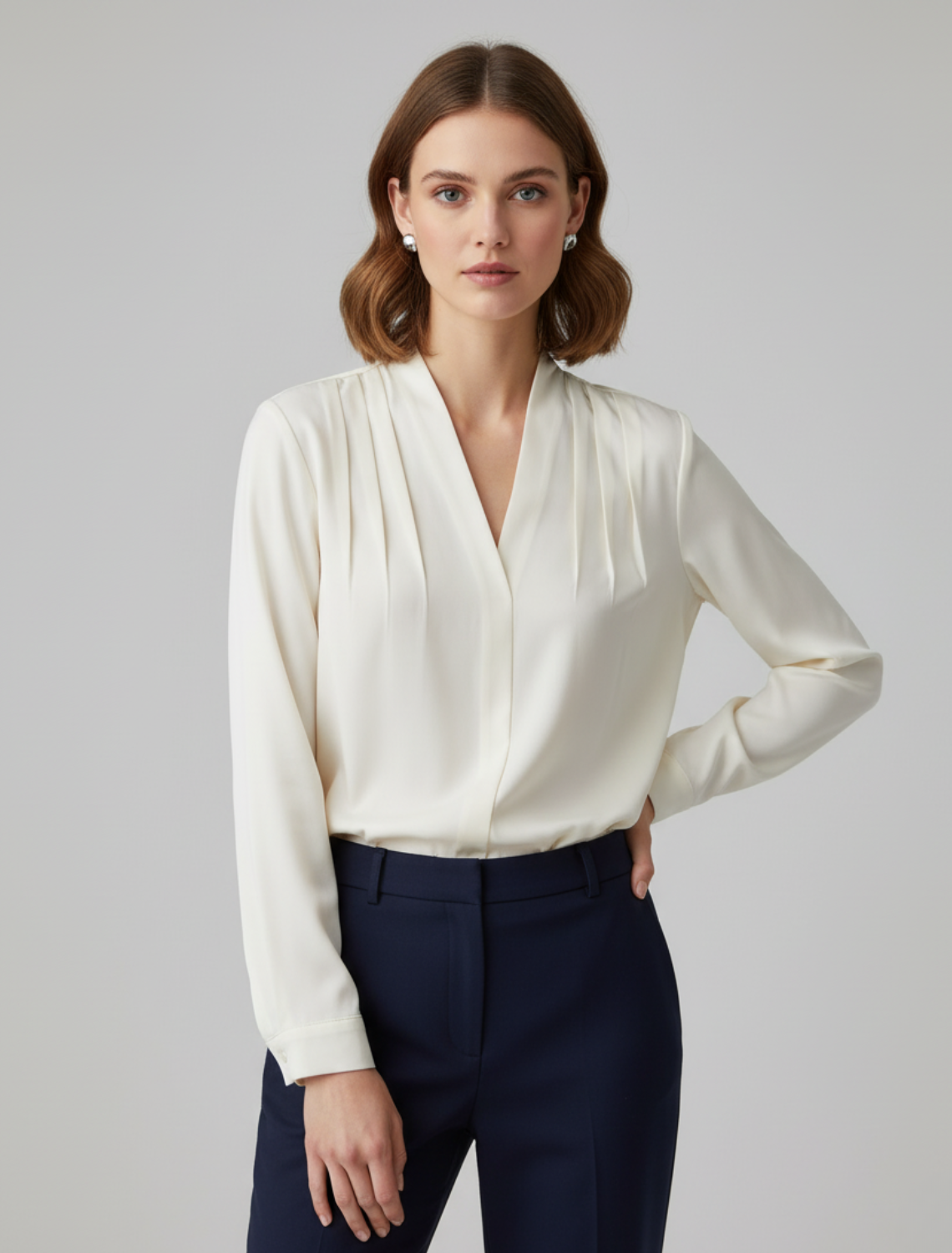 Bluse med Puffærmer i Satin med Skræddersyet Talje Detalje