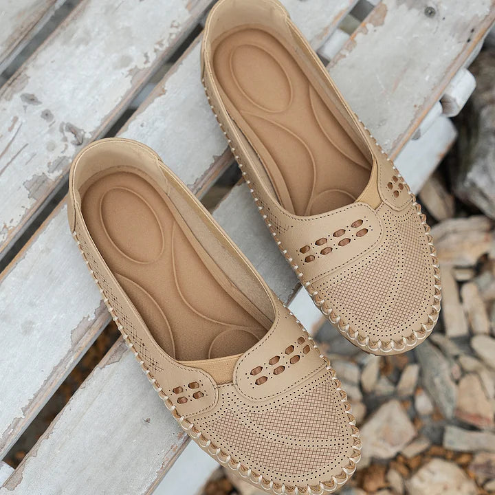 Stilfulde Ortopædiske Sko Dame | Komfort Slip-On Fladsko med Perforeret Design