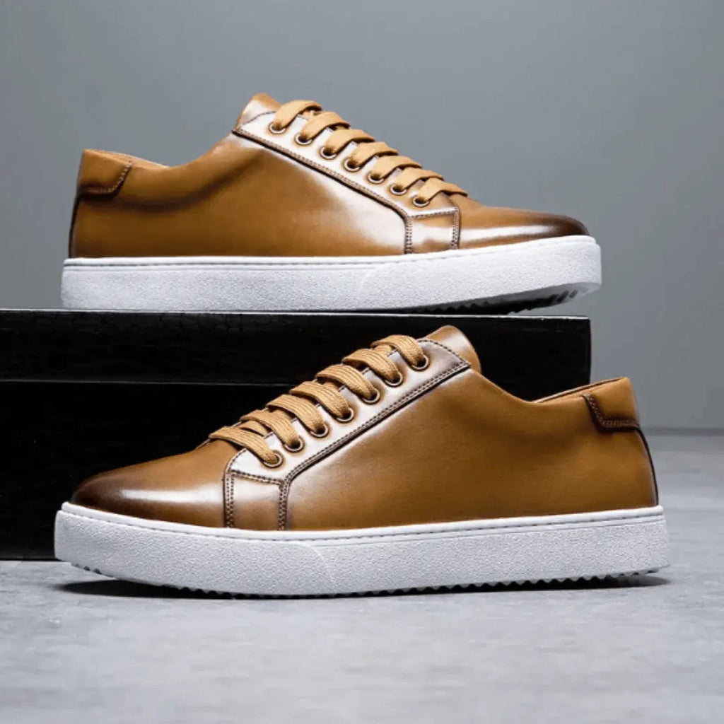 Lavskåret Læder Platform Sneakers med Snørebånd | Minimalistisk Hverdagssko