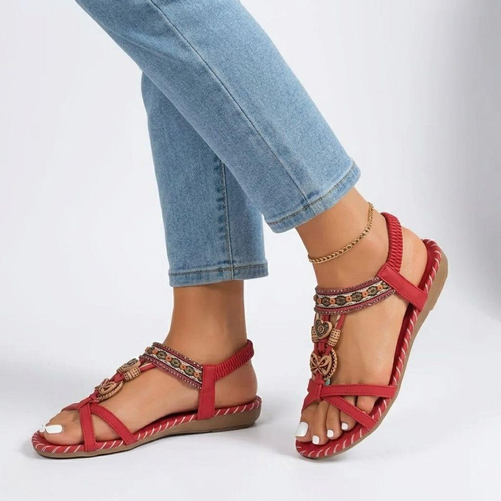 Teal Spirit | Flad sandal med remme og vedhæng