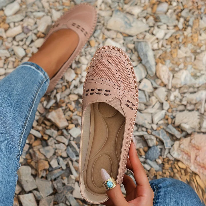 Stilfulde Ortopædiske Sko Dame | Komfort Slip-On Fladsko med Perforeret Design