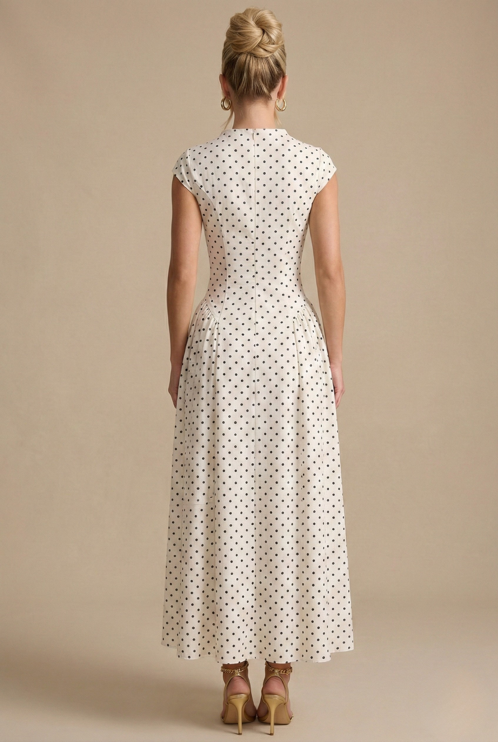 Kvinders Polka Dot Maxi Kjole - Høj Hals Cap Ærme - Fuld Nederdel