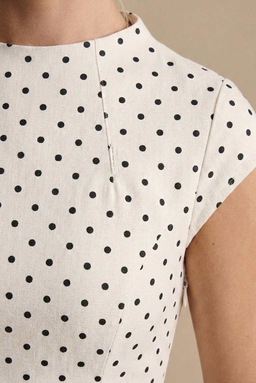 Kvinders Polka Dot Maxi Kjole - Høj Hals Cap Ærme - Fuld Nederdel