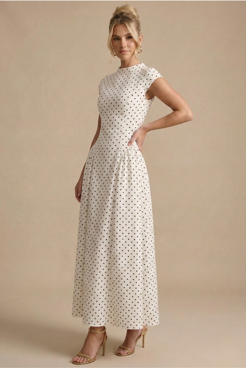 Kvinders Polka Dot Maxi Kjole - Høj Hals Cap Ærme - Fuld Nederdel