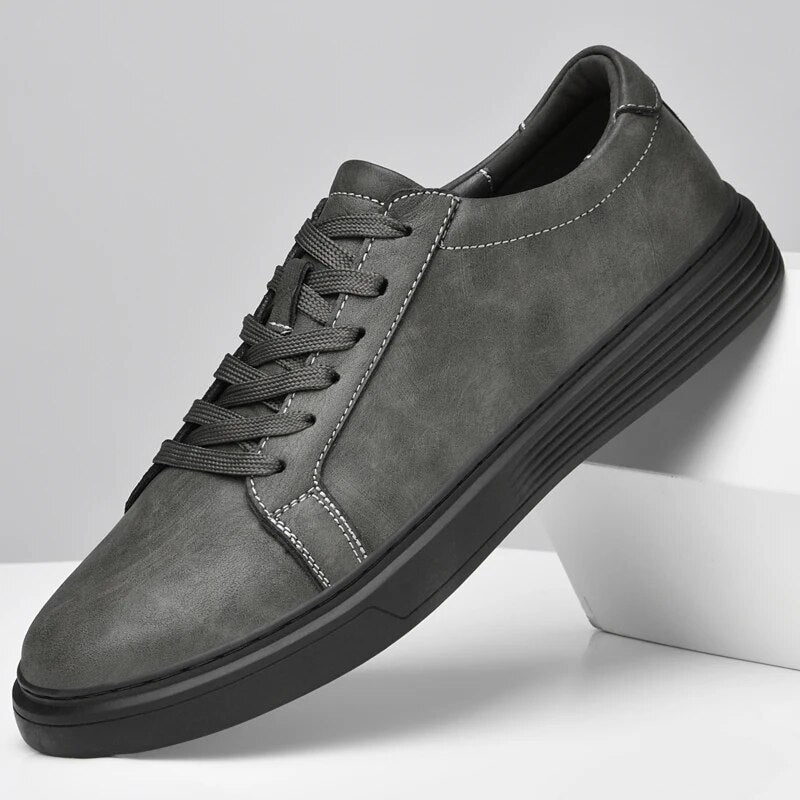 Lavskåret Ruskind Dress Sneakers med Snørebånd | Minimalistisk Kontor & Hverdagssko