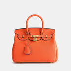 Kvinders Strukturerede Håndtaske Med Top Håndtag Og Guldfarvet Hardware
