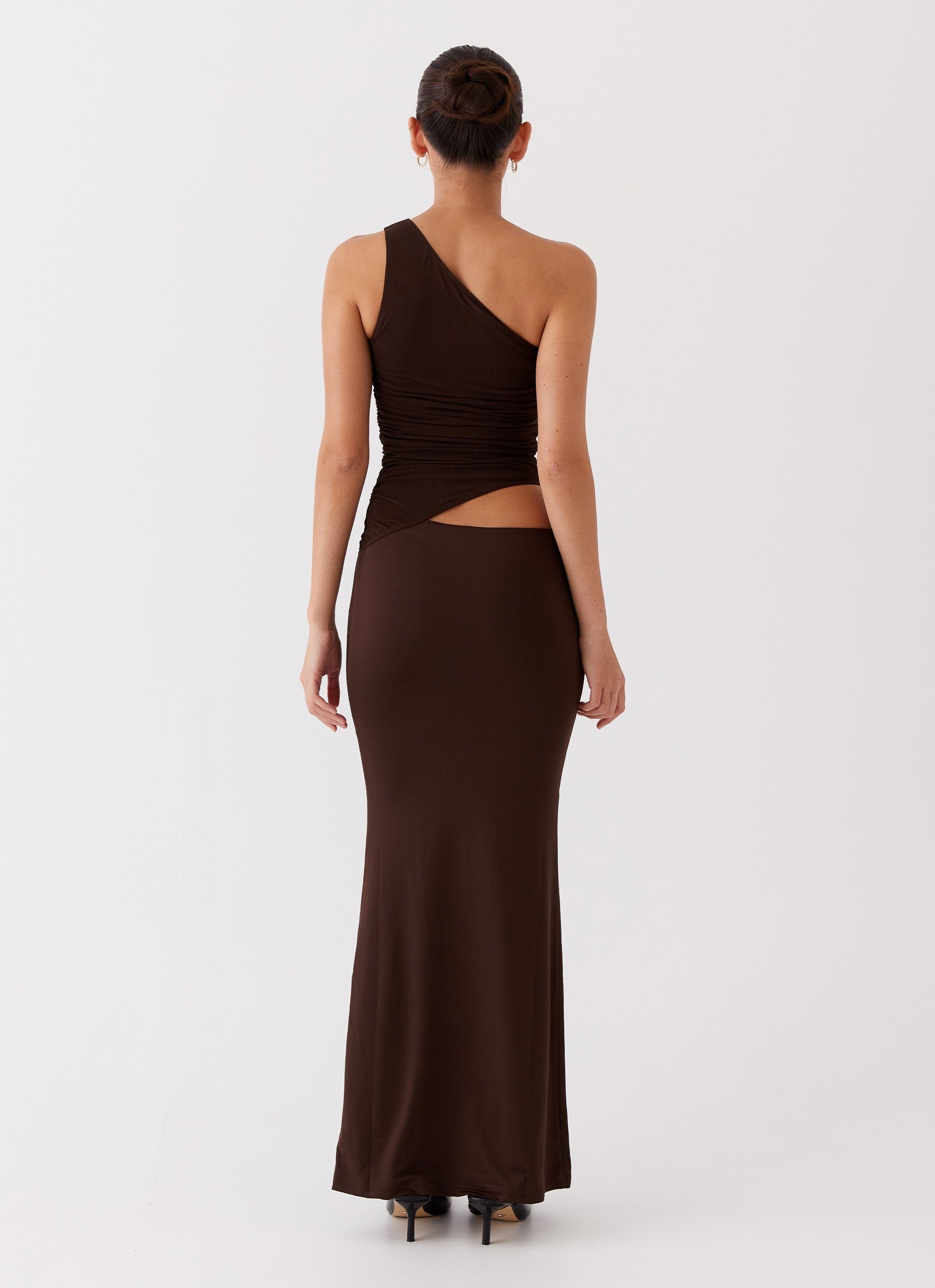 Lang One-Shoulder Maxi Kjole med Cut-Out | Dimissions- & Sommerkjole