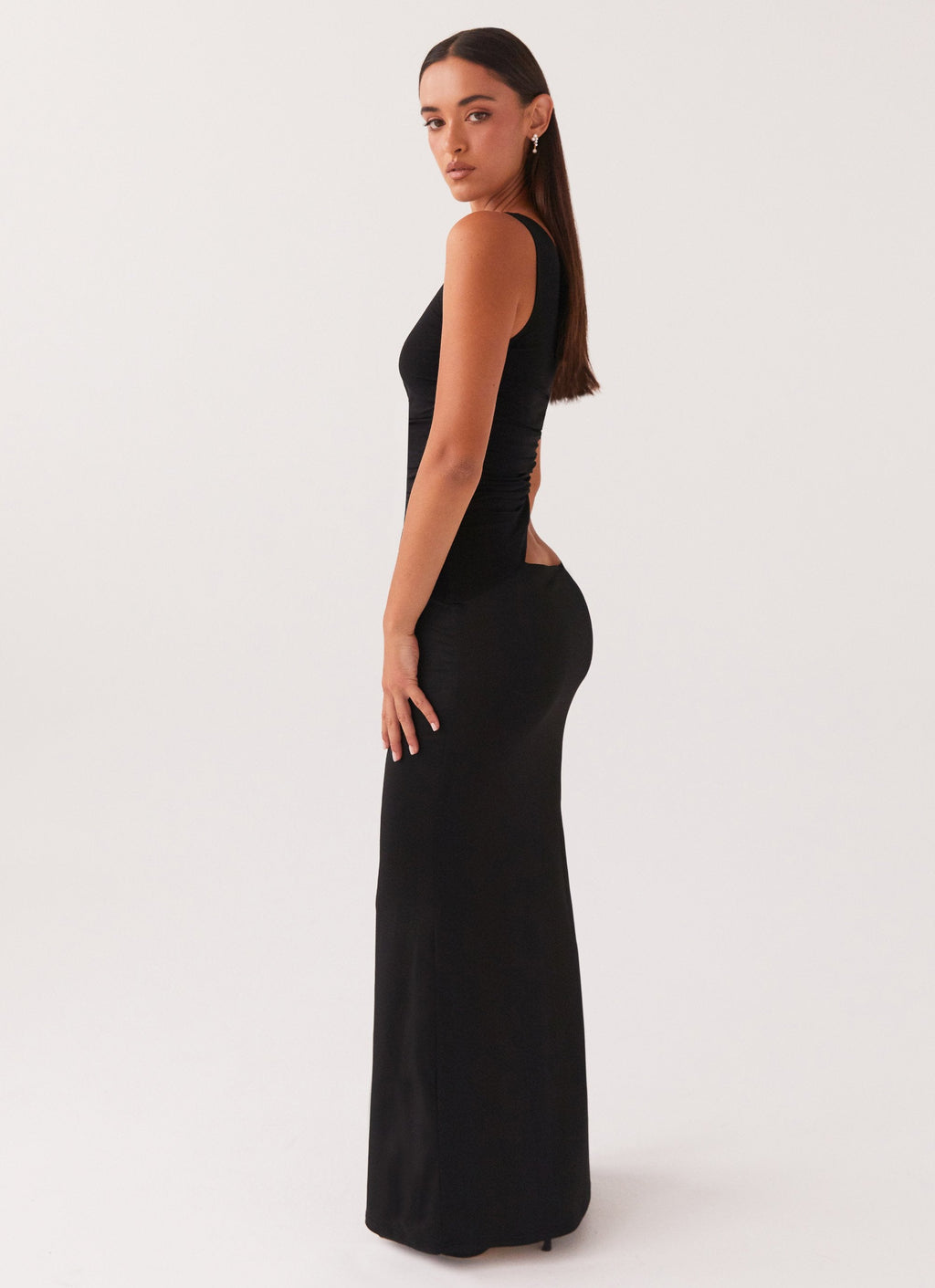 Lang One-Shoulder Maxi Kjole med Cut-Out | Dimissions- & Sommerkjole