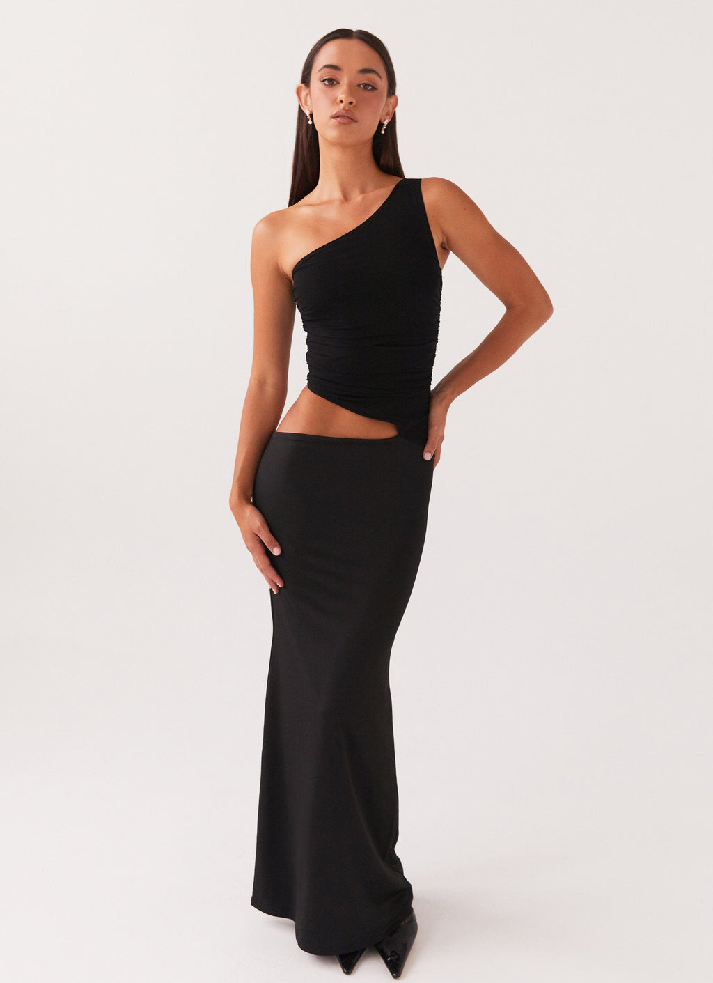 Lang One-Shoulder Maxi Kjole med Cut-Out | Dimissions- & Sommerkjole
