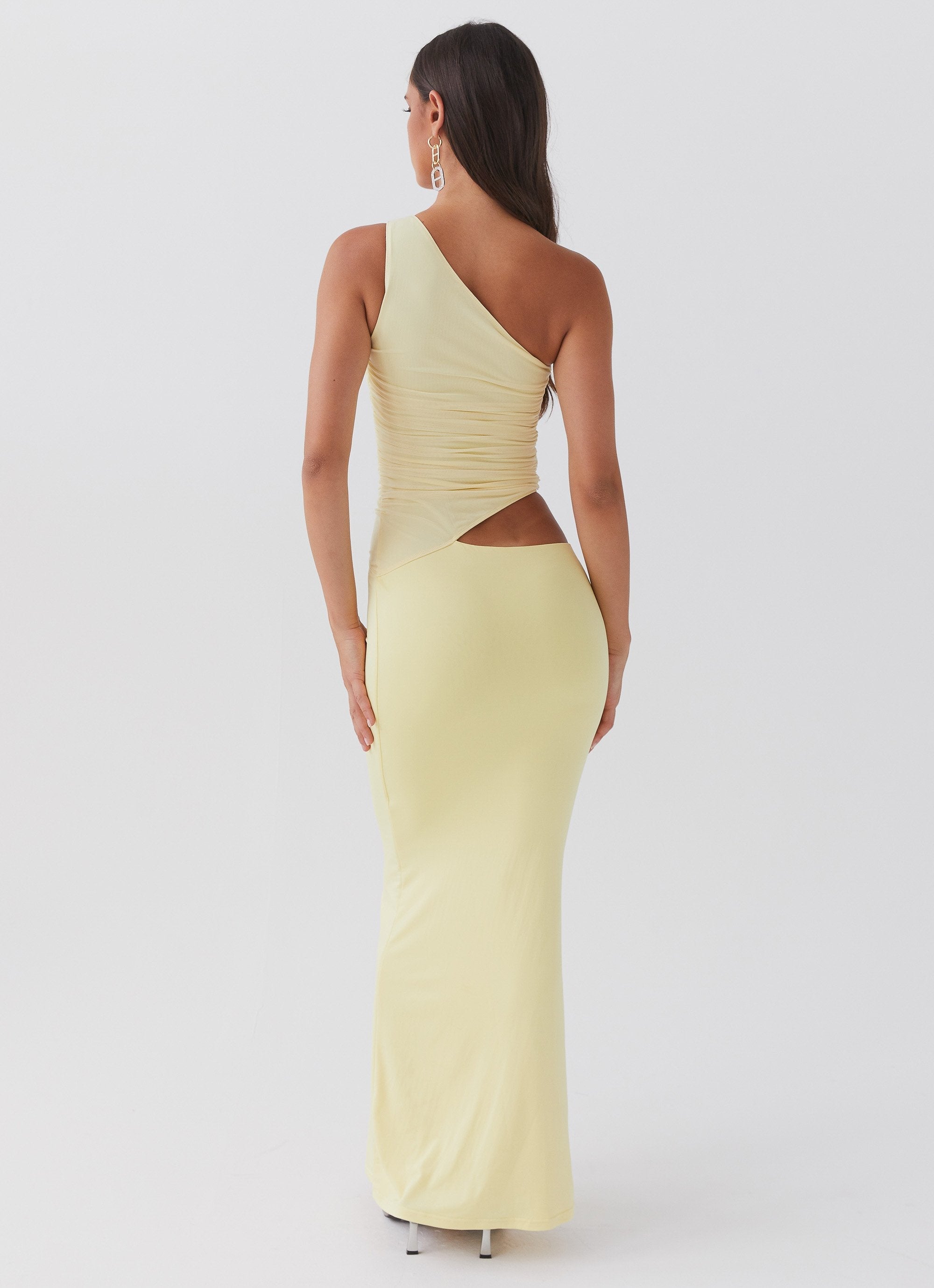 Lang One-Shoulder Maxi Kjole med Cut-Out | Dimissions- & Sommerkjole