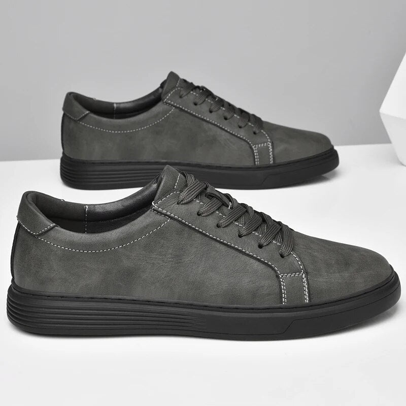 Lavskåret Ruskind Dress Sneakers med Snørebånd | Minimalistisk Kontor & Hverdagssko
