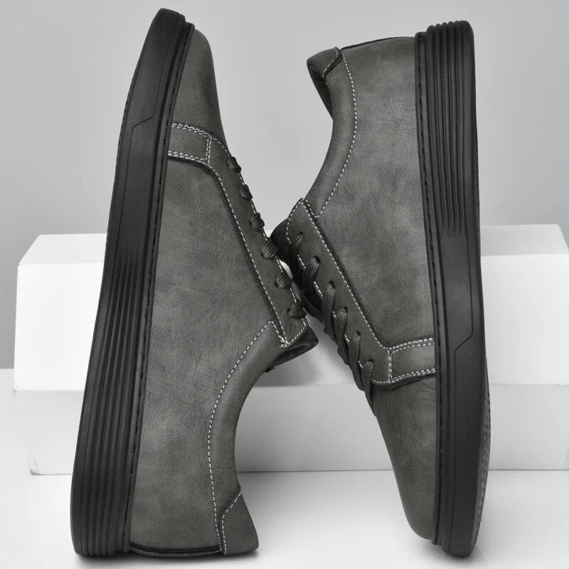 Lavskåret Ruskind Dress Sneakers med Snørebånd | Minimalistisk Kontor & Hverdagssko