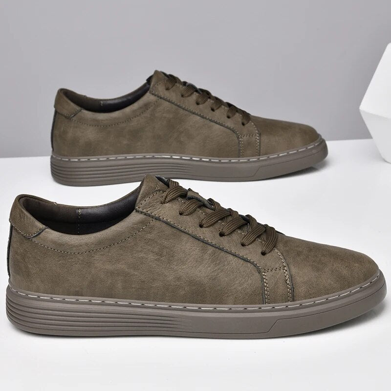 Lavskåret Ruskind Dress Sneakers med Snørebånd | Minimalistisk Kontor & Hverdagssko