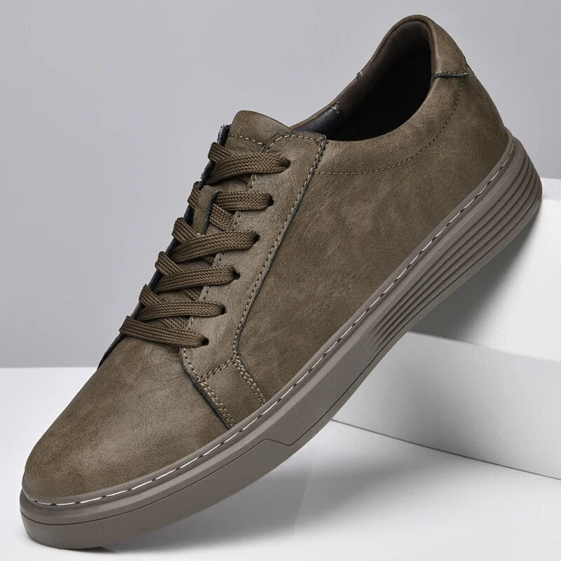 Lavskåret Ruskind Dress Sneakers med Snørebånd | Minimalistisk Kontor & Hverdagssko