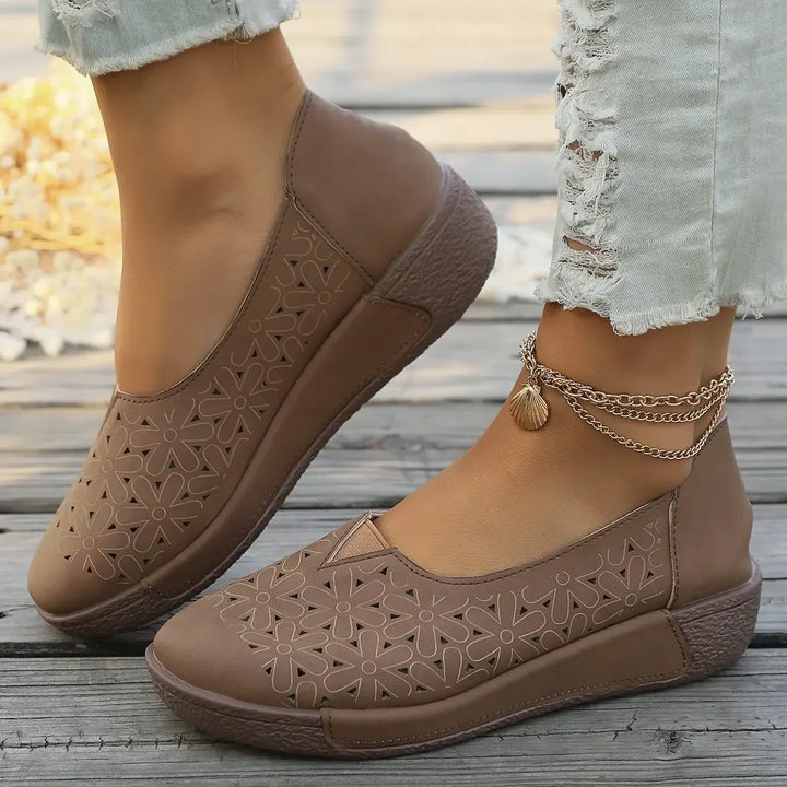 Dame Komfort Loafers | Afslappet Hverdagsbrug — Ruskind Slip-On Udskåret Mønster