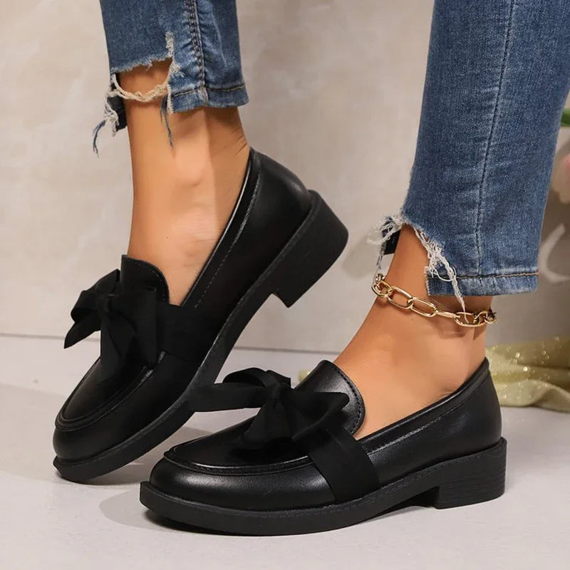 Loafers Dame med Sløjfe – Feminine Slip-On Sko i Lak & Mat