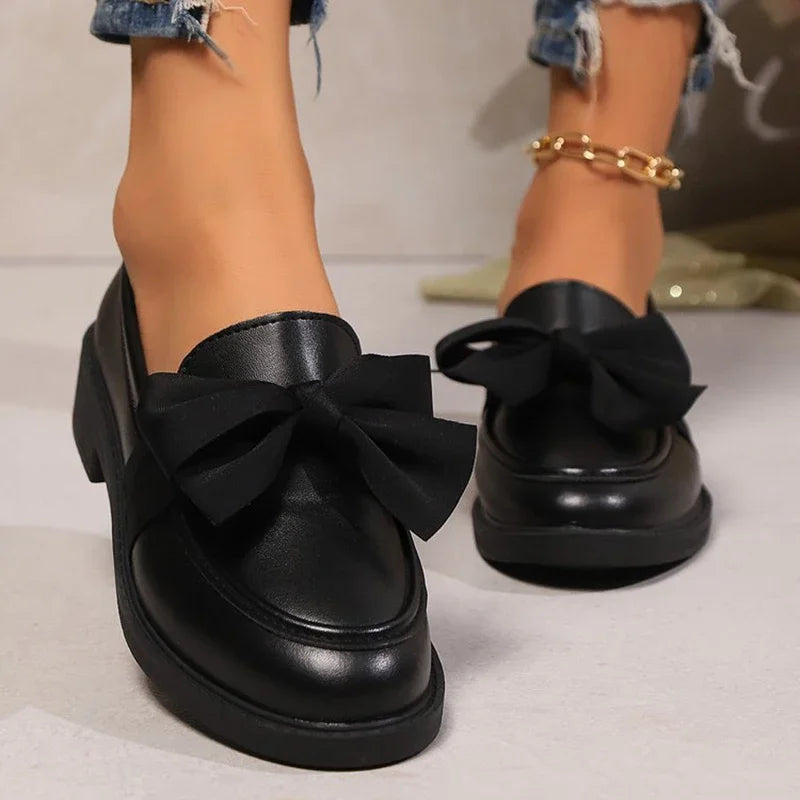 Loafers Dame med Sløjfe – Feminine Slip-On Sko i Lak & Mat