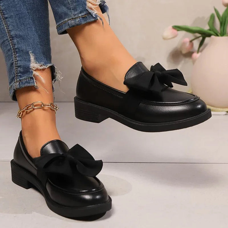 Loafers Dame med Sløjfe – Feminine Slip-On Sko i Lak & Mat