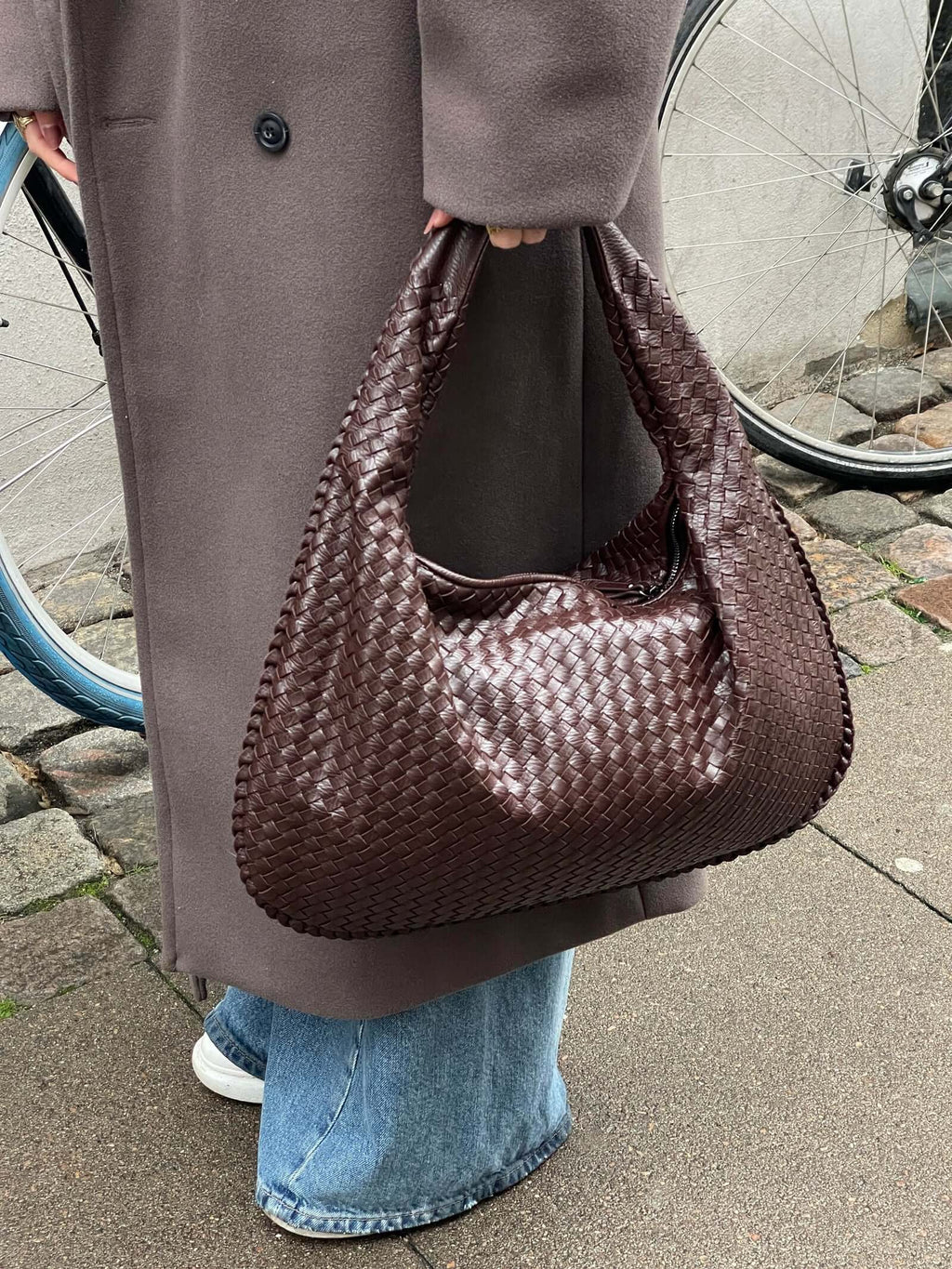 Stor Vævet Skuldertaske til Kvinder | Blødt Slouchy Design