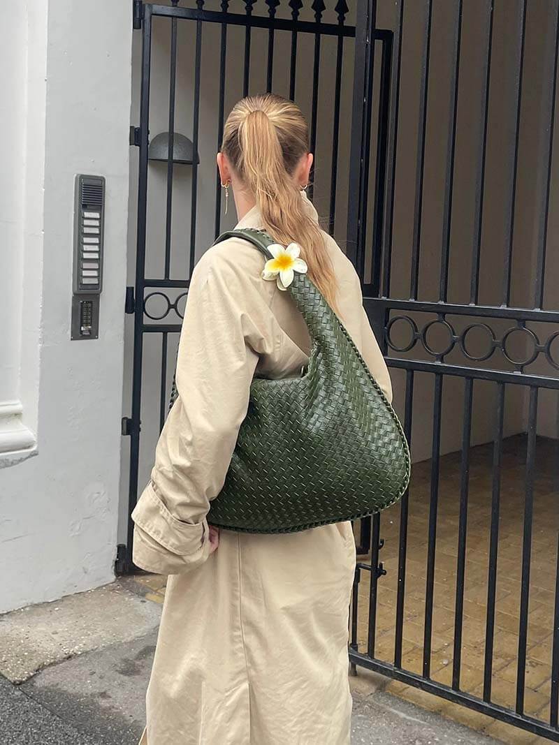 Stor Vævet Skuldertaske til Kvinder | Blødt Slouchy Design