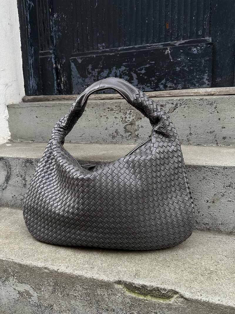 Stor Vævet Skuldertaske til Kvinder | Blødt Slouchy Design
