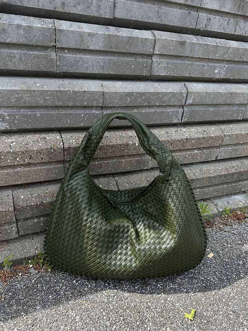 Stor Vævet Skuldertaske til Kvinder | Blødt Slouchy Design