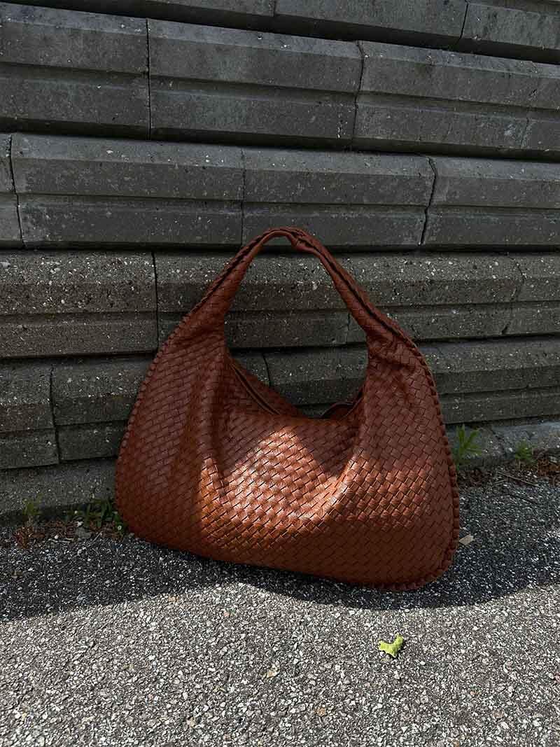 Stor Vævet Skuldertaske til Kvinder | Blødt Slouchy Design