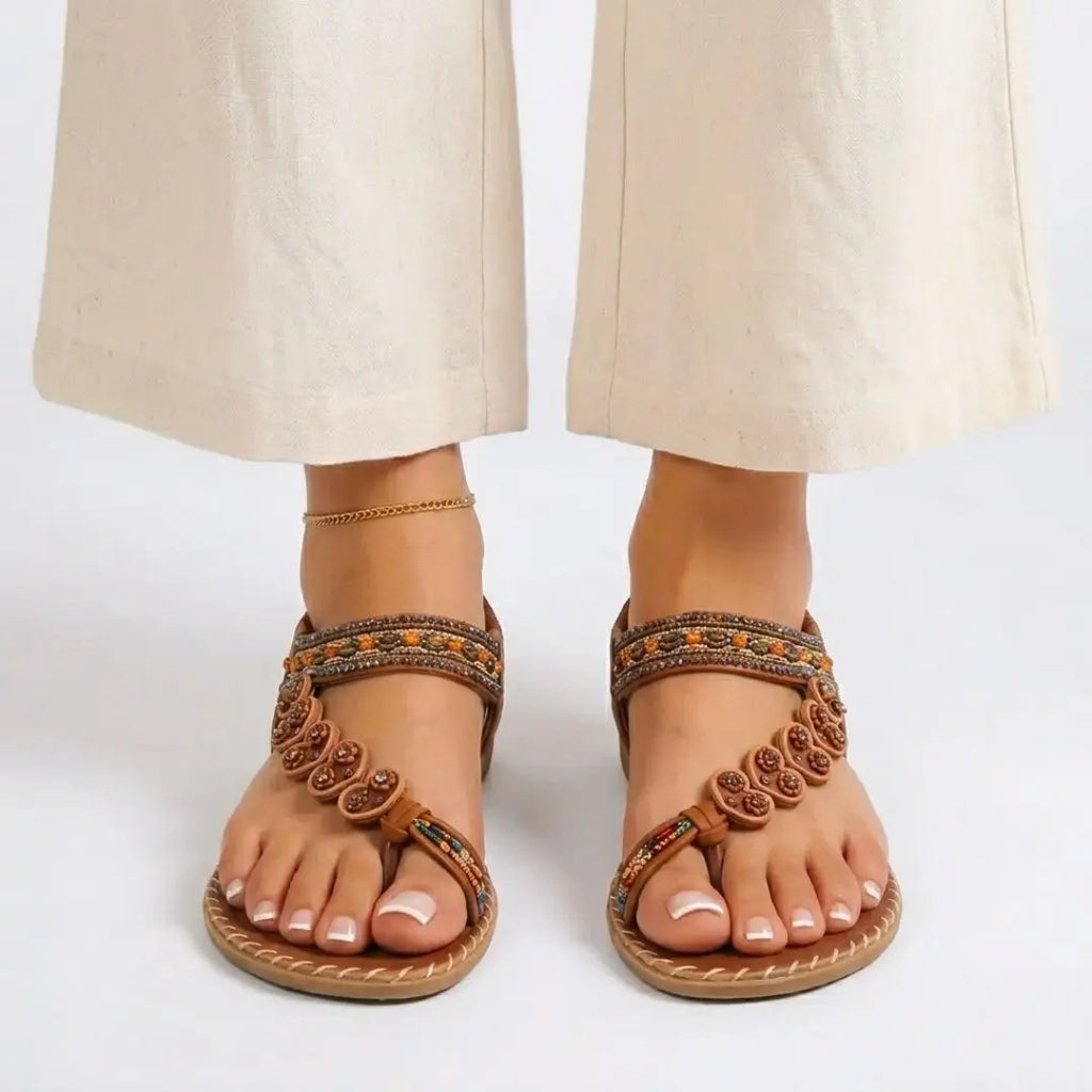 Sahara Bloom | Flad sandal med perler og tribalhjerte