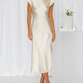Kvinders Slip Dress – Midi Længde med Minimalistisk Silhuet