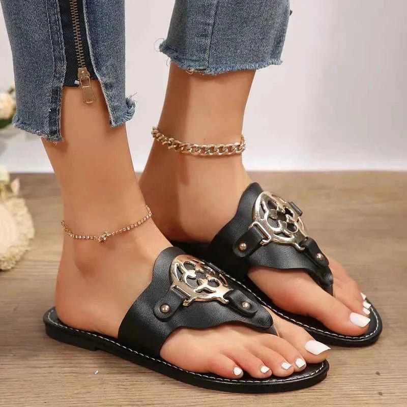 Calia Stilfulde Sandaler med Moderne Metaldesign