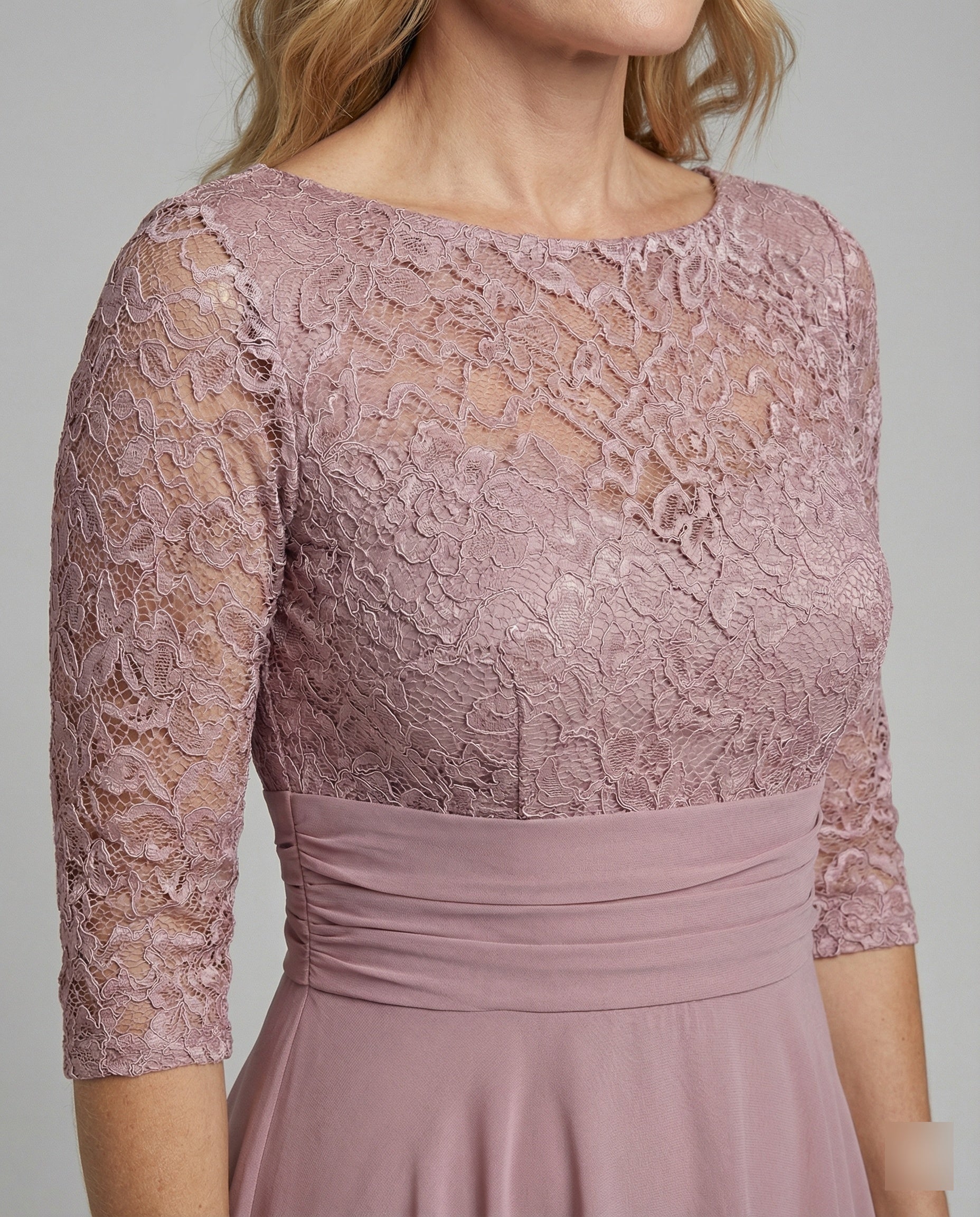 Midi Kjole med Blonde & Chiffon Slæbeskørt | Dimissions- & Bryllupsgæstkjole