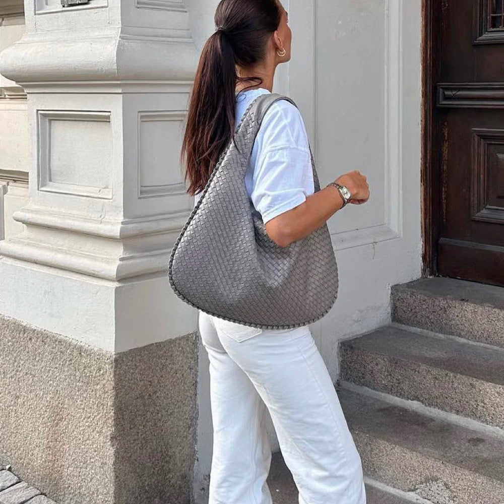 Stor Vævet Skuldertaske til Kvinder | Blødt Slouchy Design