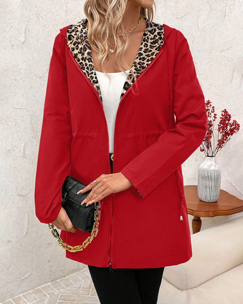 Slåom frakke med leopardprint til damer – chic og dristig