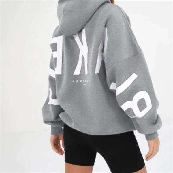 Oversized Hoodie med Grafisk Bogstavprint | Streetwear Hættetrøje & Hverdagsstil